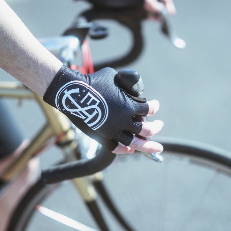 64％以上節約 サイクルグローブ 夏用 指切り半指自転車用手袋 apt' G-02 ハーフフィンガー
